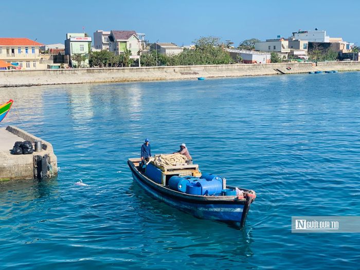 Thiếu nước ngọt sinh hoạt cũng khiến đời sống người dân gặp nhiều ảnh hưởng.