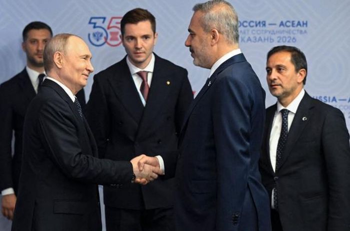 Tổng thống Nga Vladimir Putin gặp Ngoại trưởng Thổ Nhĩ Kỳ Hakan Fidan tại Kazan, ngày 17/6/2026. Ảnh: Daily Sabah