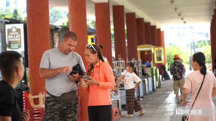 Ga Đà Lạt không giữ vai trò như một bảo tàng đóng kín, ga chiếu phim tài liệu lịch sử ngay tại ga để cung cấp thông tin thêm cho du khách trước khi lên tàu, du khách được trực tiếp nghe tiếng còi tàu, bước lên những toa xe gỗ cổ kính được phục chế tỉ mỉ, và cảm nhận hơi thở của tuyến đường sắt răng cưa huyền thoại Tháp Chàm – Đà Lạt năm xưa.