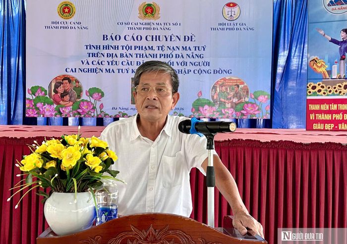 TS, Đại tá Lê Văn Tam, nguyên Giám đốc Công an thành phố Đà Nẵng, trao đổi với học viên về nguy cơ tái nghiện và các thủ đoạn mới của tội phạm ma túy.