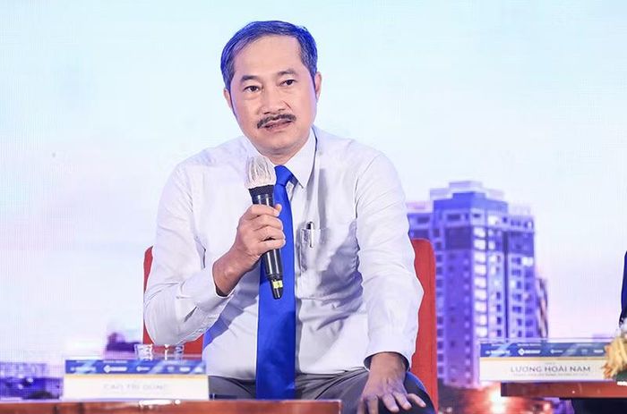 TS Cao Trí Dũng, Chủ tịch Hiệp hội Du lịch Đà Nẵng phát biểu tại hội thảo.