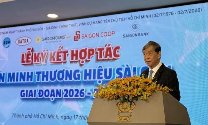 PGS-TS Phạm Hoàng Quân, Hiệu trưởng Trường Đại học Sài Gòn phát biểu tại lễ ký kết. Ảnh: THANH HÙNG