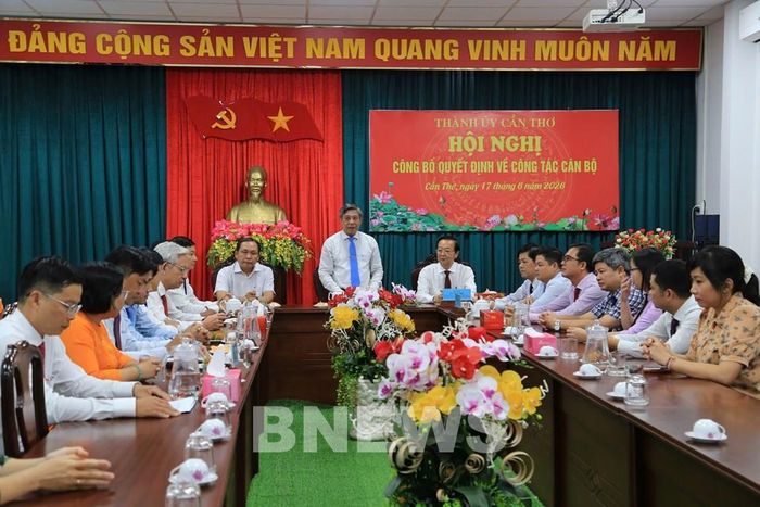 Phó Bí thư Thường trực Thành ủy, Chủ tịch HĐND thành phố Cần Thơ Đồng Văn Thanh phát biểu tại buổi công bố Quyết định. Ảnh: Thanh Liêm-TTXVN