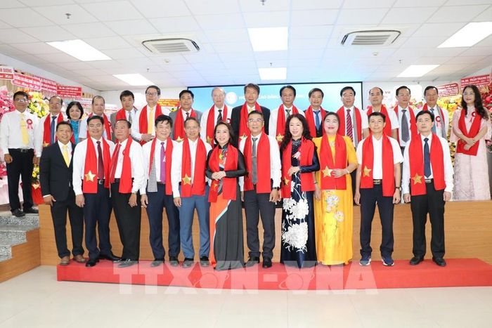 Ban Thường vụ Hiệp hội Cao đẳng Cộng đồng Việt Nam nhiệm kỳ 2026-2031 ra mắt đại hội. Ảnh: Thanh Hòa- TTXVN