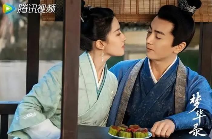 Lưu Diệc Phi và Trần Hiểu được khen ngợi về ngoại hình lẫn phản ứng hóa học trong bộ phim cổ trang Mộng Hoa Lục. Ảnh: Tencent.