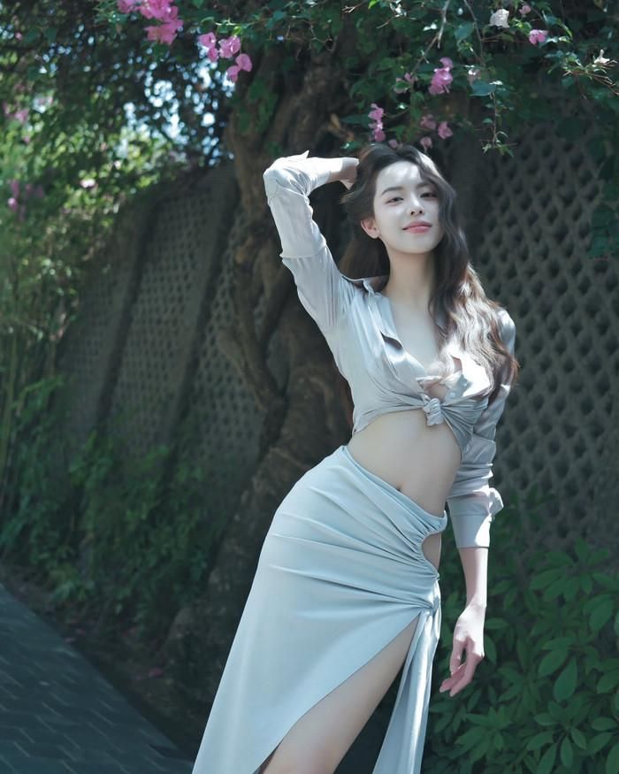 Thanh Thủy không ngần ngại diện những trang phục hở bạo. Ảnh: FBNV