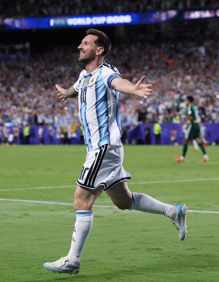Messi ghi 3 bàn trong trận mở màn. Ảnh: FIFA