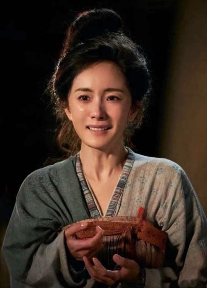 Dương Mịch gây chú ý khi trở thành nữ diễn viên duy nhất có hai vai diễn cùng góp mặt ở vòng sơ khảo.