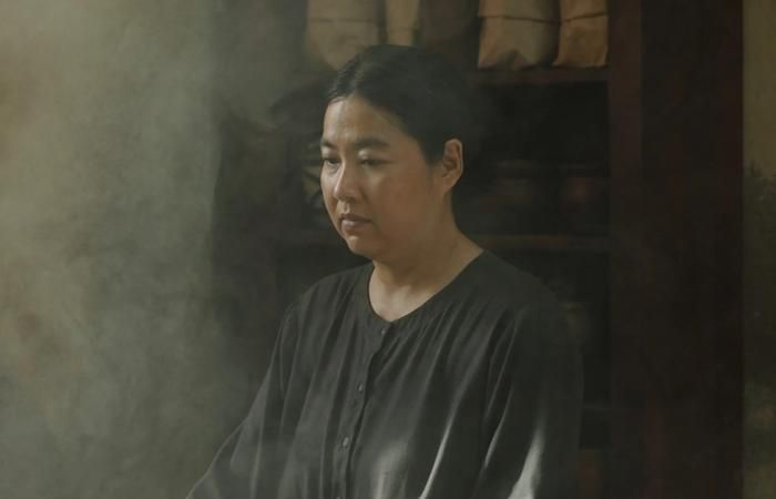 Vai bà Tánh giúp Lê Khánh phô diễn một màu sắc diễn xuất gai góc, u tối và nhiều chiều sâu.