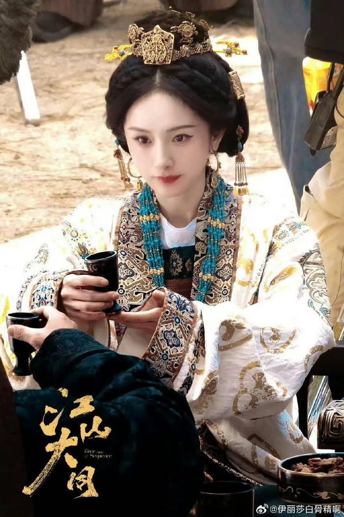 Dương Mịch sở hữu loạt nhân vật nổi tiếng, góp phần tạo nên vị thế hàng đầu trong làng giải trí. Ảnh: Weibo