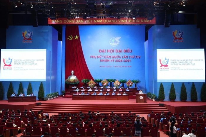Quang cảnh Phiên thứ nhất Đại hội đại biểu Phụ nữ toàn quốc lần thứ XIV, ngày 17/6