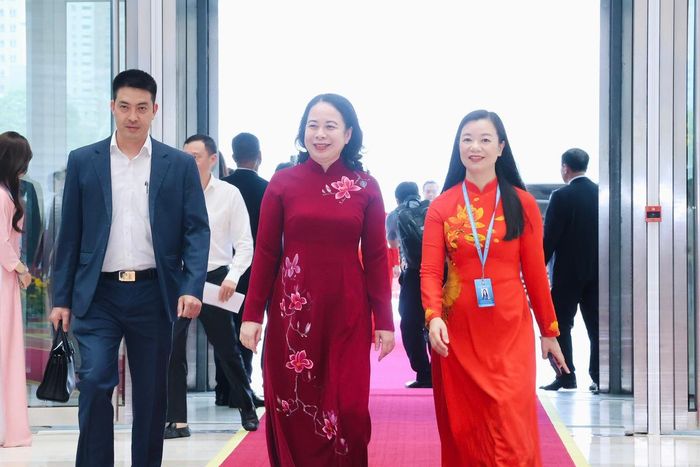 Bà Võ Thị Ánh Xuân (giữa), Bí thư Trung ương Đảng, Phó Chủ tịch nước, dự Đại hội