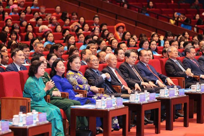 Ông Trần Thanh Mẫn, Ủy viên Bộ Chính trị, Chủ tịch Quốc hội, cùng các lãnh đạo, nguyên lãnh đạo Đảng, Nhà nước, Mặt trận Tổ quốc Việt Nam tham dự phiên trọng thể Đại hội đại biểu Phụ nữ toàn quốc lần thứ XIV