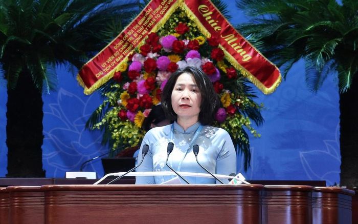 Bà Lê Kim Anh, đại biểu Quốc hội khóa XVI, Phó Chủ tịch Ủy ban MTTQ Việt Nam Thành phố, Chủ tịch Hội LHPN Thành phố Hà Nội, tham luận tại Đại hội
