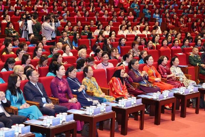 Dự Đại hội có các Mẹ Việt Nam Anh hùng, các đồng chí Ủy viên Bộ Chính trị, nguyên Ủy viên Bộ Chính trị, Ủy viên Trung ương Đảng, nguyên Ủy viên Trung ương Đảng, lãnh đạo các Ban, Bộ, ngành, Mặt trận Tổ quốc, các đoàn thể Trung ương, các Ủy ban của Quốc hội; các Đảng ủy trực thuộc trung ương; lãnh đạo thành ủy, Ủy ban nhân dân Thành phố Hà Nội và các tỉnh, thành phố.