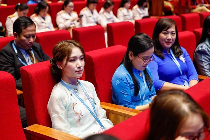 Ca sĩ Hòa Minzy dự Đại hội đại biểu Phụ nữ toàn quốc lần thứ XIV, nhiệm kỳ 2026-2031