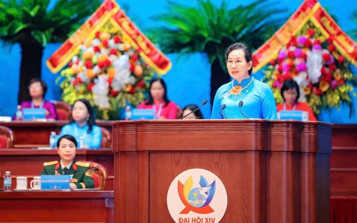 Bà Lê Thị Thủy, Ủy viên Trung ương Đảng, Phó Chủ tịch Ủy ban Trung ương MTTQ Việt Nam, Bí thư Đảng ủy, Chủ tịch Hội LHPN Việt Nam, trình bày diễn văn bế mạc Đại hội.