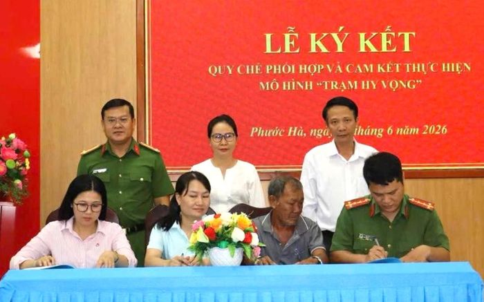 Lễ ký kết ra mắt mô hình "Trạm hy vọng" tại UBND xã Phước Hà