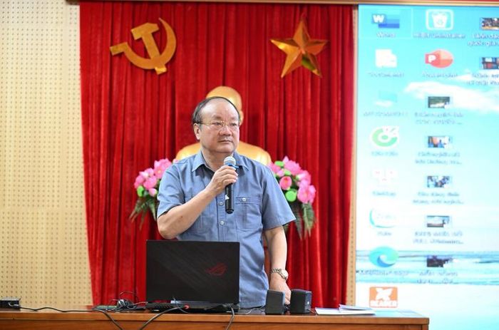 PGS.TS, giảng viên cao cấp Nguyễn Toàn Thắng – nguyên Viện trưởng Viện Văn hóa và Phát triển, Học viện Chính trị Quốc gia Hồ Chí Minh truyền đạt chuyên đề 1. Ảnh: Nguyên Khánh