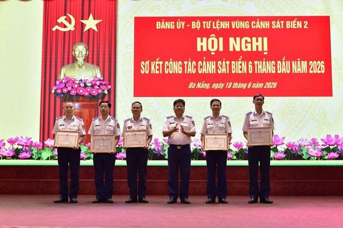 6 tháng đầu năm, Vùng Cảnh sát biển 2 đã hoàn thành và hoàn thành xuất sắc nhiều nhiệm vụ được giao. Ảnh: Nam Trung