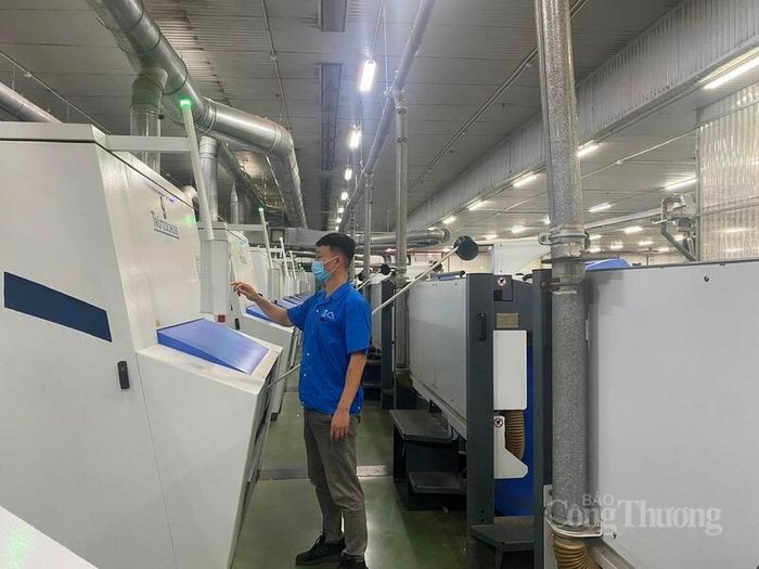 Hệ thống sản xuất tự động tại Công ty TNHH MTV Dệt 8-3. Ảnh: Hải Linh
