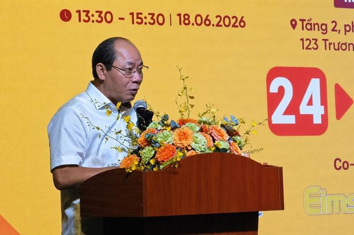 Ông Lê Viết Bình - Phó Chánh Văn phòng Bộ Nông nghiệp và Môi trường cho biết, triển lãm là cơ hội để các sản phẩm có nguồn gốc từ nông nghiệp được nhìn nhận ở một góc độ mới. Ảnh: Minh Anh