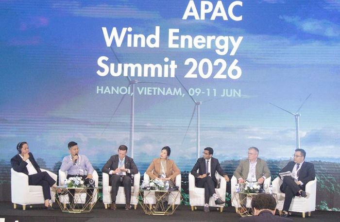 Các đại biểu trao đổi tại Hội nghị Năng lượng gió châu Á - Thái Bình Dương 2026 vừa diễn ra tại Hà Nội 