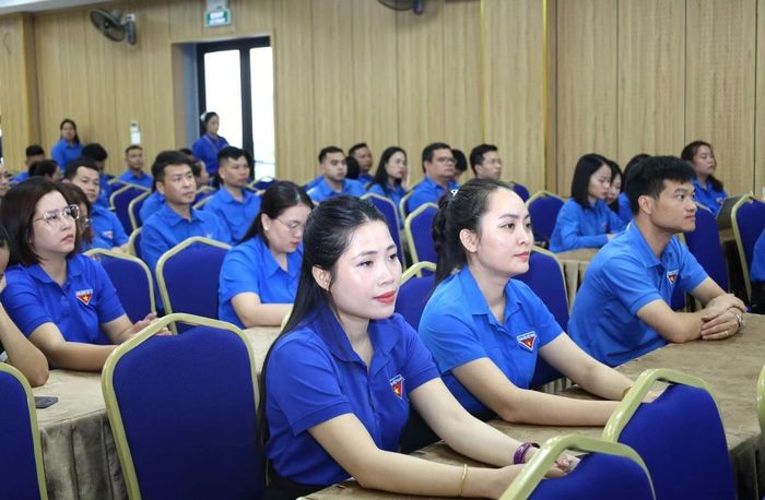 Bí thư, phó bí thư đoàn các xã, phường và đoàn trực thuộc dự hội nghị.