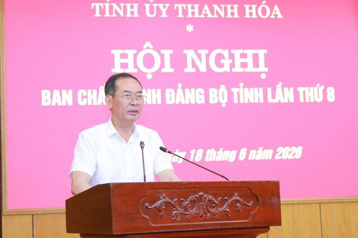 Phó Bí thư Tỉnh ủy Trịnh Tuấn Sinh trình bày Tờ trình về việc điều chỉnh, bổ sung Quy chế làm việc của Ban Chấp hành Đảng bộ tỉnh Thanh Hóa khóa XX, nhiệm kỳ 2025-2030.
