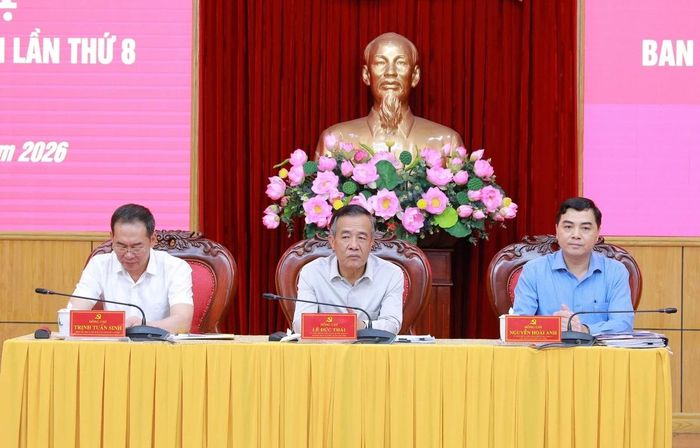 Bí thư Tỉnh ủy Lê Đức Thái và các đồng chí Phó Bí thư Tỉnh ủy chủ trì hội nghị.