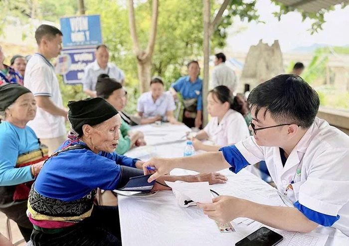 Người dân xã Tam Thanh được khám sức khỏe miễn phí từ chương trình tình nguyện “Chung tay vì sức khỏe cộng đồng".