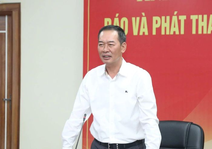 Phó Bí thư Tỉnh ủy, Chủ tịch Ủy ban MTTQ tỉnh Trịnh Tuấn Sinh chúc mừng cán bộ, phóng viên, biên tập viên, người lao động Báo và Phát thanh, truyền hình Thanh Hóa nhân 101 năm Ngày Báo chí Cách mạng Việt Nam.