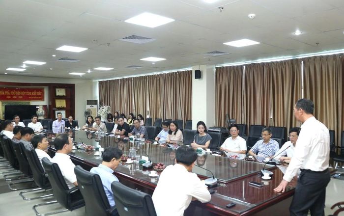 Phó Bí thư Tỉnh ủy, Chủ tịch Ủy ban MTTQ tỉnh Trịnh Tuấn Sinh phát biểu chúc mừng cán bộ, phóng viên, biên tập viên, người lao động Báo và Phát thanh, truyền hình Thanh Hóa.