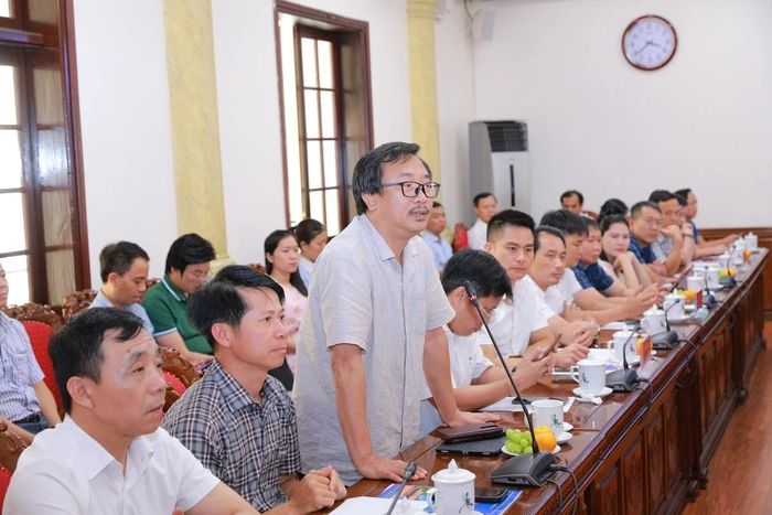 Nhà báo Ngọc Minh (Báo Thanh Niên) phát biểu tại buổi gặp mặt.