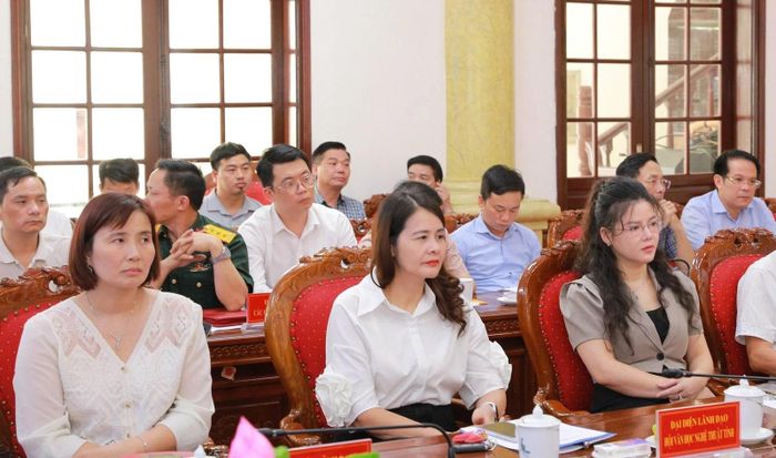Các nhà báo dự buổi gặp mặt.
