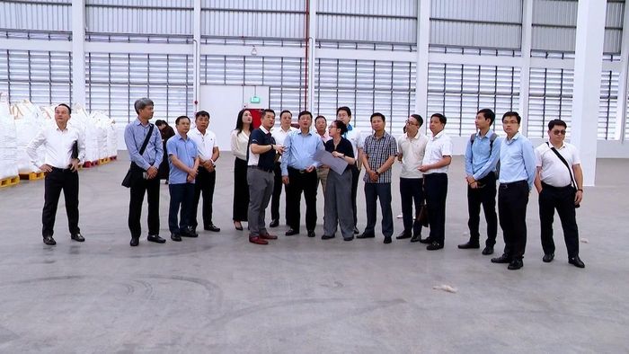Phó Chủ tịch Thường trực UBND tỉnh Mai Xuân Liêm và đoàn công tác khảo sát Khu công nghiệp WHA.
