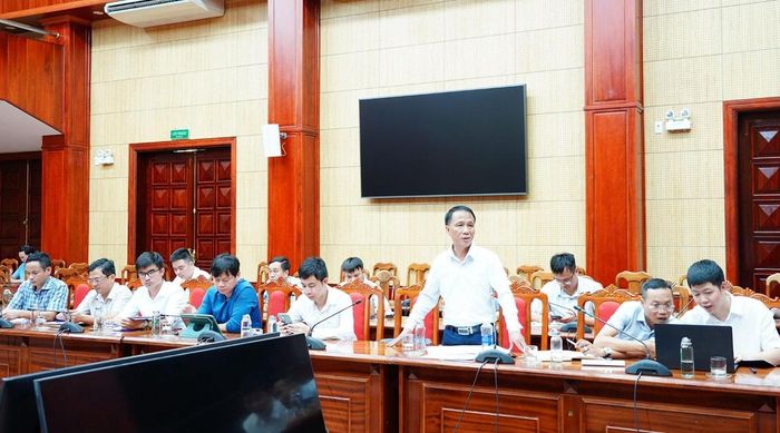 Đại diện các nhà đầu tư báo cáo dự án bị chậm tiến độ tại Khu kinh tế Hòn La và nêu các kiến nghị, đề xuất