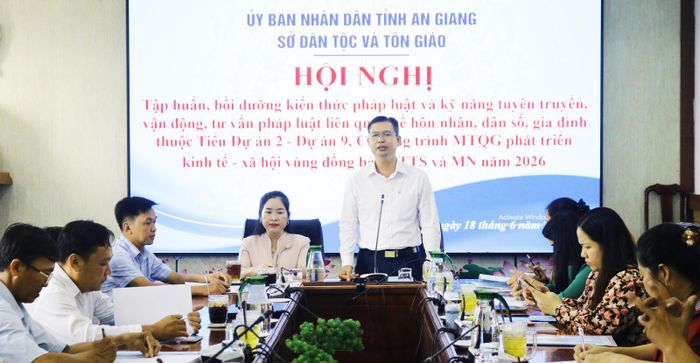 Phó Giám đốc Sở Dân tộc và Tôn giáo tỉnh An Giang Danh Tha triển khai các văn bản hướng dẫn thực hiện các dự án, tiểu dự án thuộc Chương trình mục tiêu quốc gia.