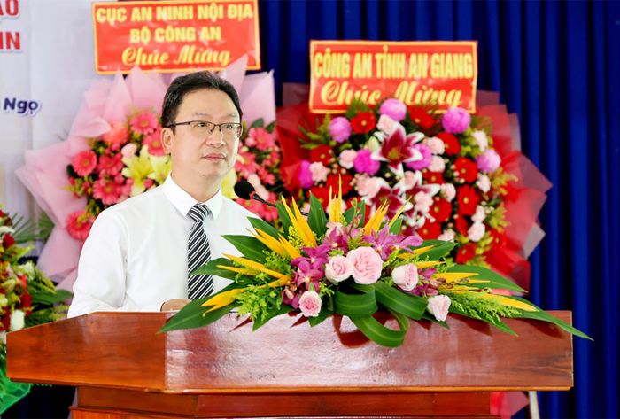 Ủy viên Đoàn Chủ tịch, Trưởng ban Dân tộc và Tôn giáo (Ủy ban Trung ương MTTQ Việt Nam) Nguyễn Văn Thanh đọc thư chúc mừng Đại lễ của Chủ tịch Ủy ban Trung ương MTTQ Việt Nam Bùi Thị Minh Hoài.