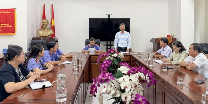 Giám đốc Báo và Phát thanh - Truyền hình An Giang Lê Văn Chuyển phát biểu tại buổi làm việc với Viện Kiểm sát nhân dân tỉnh.