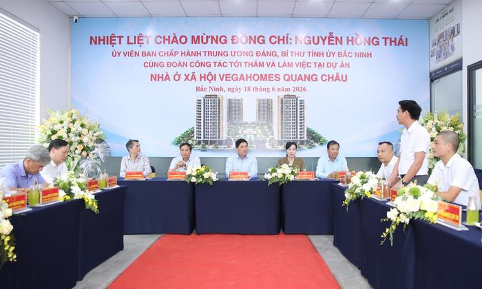 Bí thư Tỉnh ủy Nguyễn Hồng Thái và Đoàn công tác làm việc với chủ đầu tư dự án Khu nhà ở xã hội dành cho công nhân.