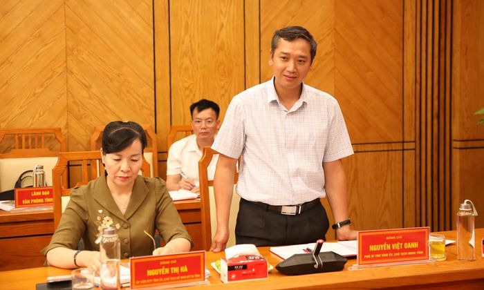 Đồng chí Nguyễn Việt Oanh, Phó Bí thư Tỉnh ủy, Chủ tịch HĐND tỉnh phát biểu tại buổi làm việc.