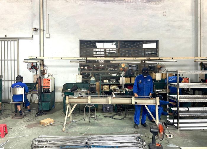 Sản xuất tại Công ty TNHH Thương mại, Dịch vụ và Sản xuất Huỳnh Đức (Khu công nghiệp Hòa Khánh mở rộng). Ảnh: MAI QUẾ