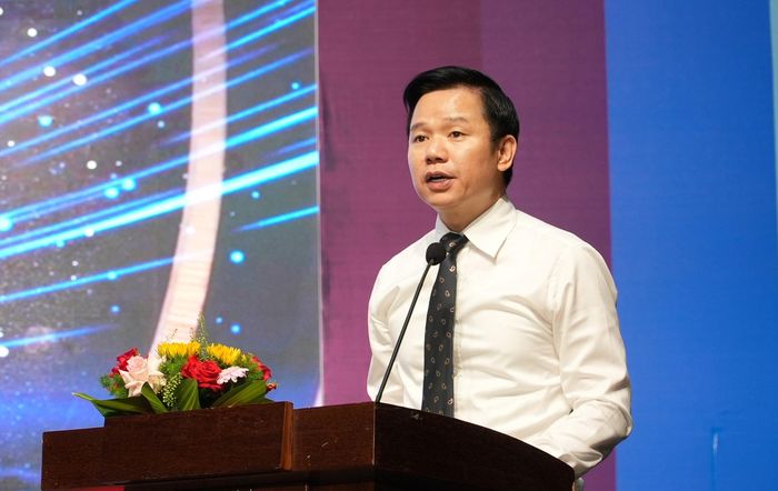 Giám đốc Báo và phát thanh, truyền hình Đà Nẵng, Chủ tịch Hội Nhà báo thành phố Đoàn Xuân Hiếu phát biểu tổng kết giải. Ảnh: HỒ QUÂN