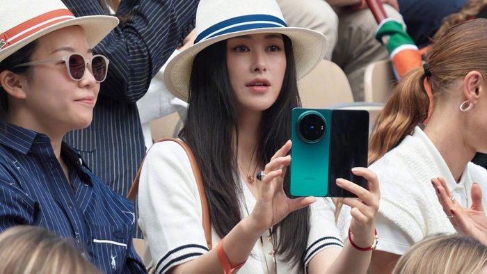 vivo X Fold6 lộ ảnh thực tế
