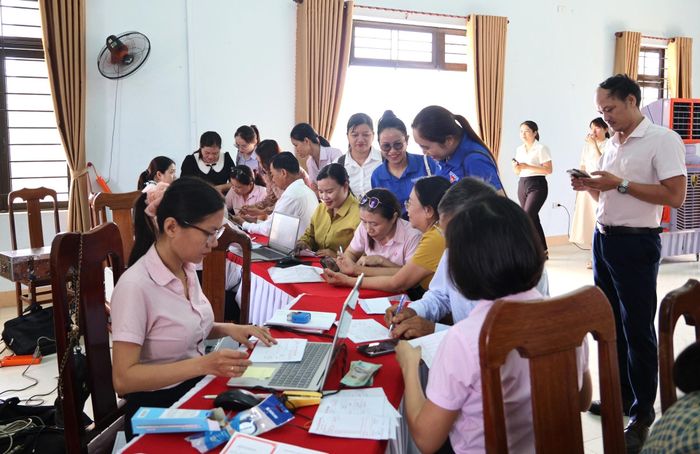 Các tổ chức và nhân dân xã Tam Mỹ gửi tiết kiệm chung tay vì người nghèo. Ảnh: XUÂN THƯƠNG