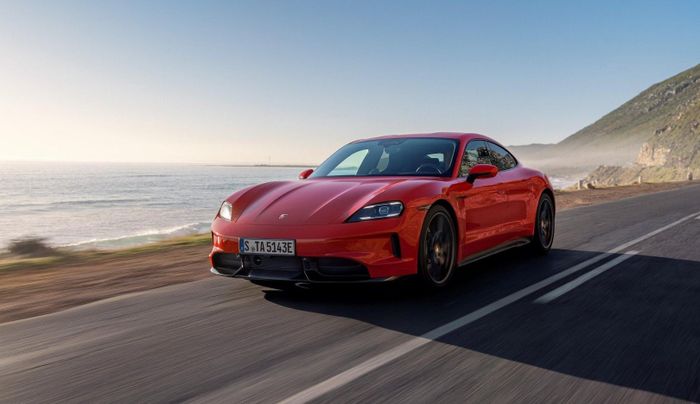 Mẫu xe Porsche Taycan GTS phiên bản 2027.