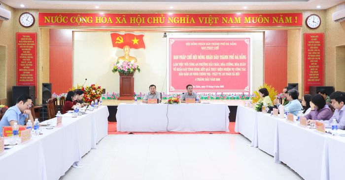 Quang cảnh buổi làm việc. Ảnh: NGỌC PHÚ