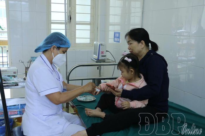 Người dân yên tâm khám chữa bệnh BHYT tại Bệnh viện Đa khoa tỉnh Điện Biên.