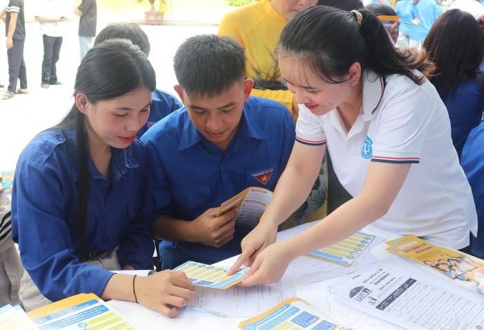 Lan tỏa chính sách BHYT học đường đến học sinh, sinh viên tỉnh Điện Biên.